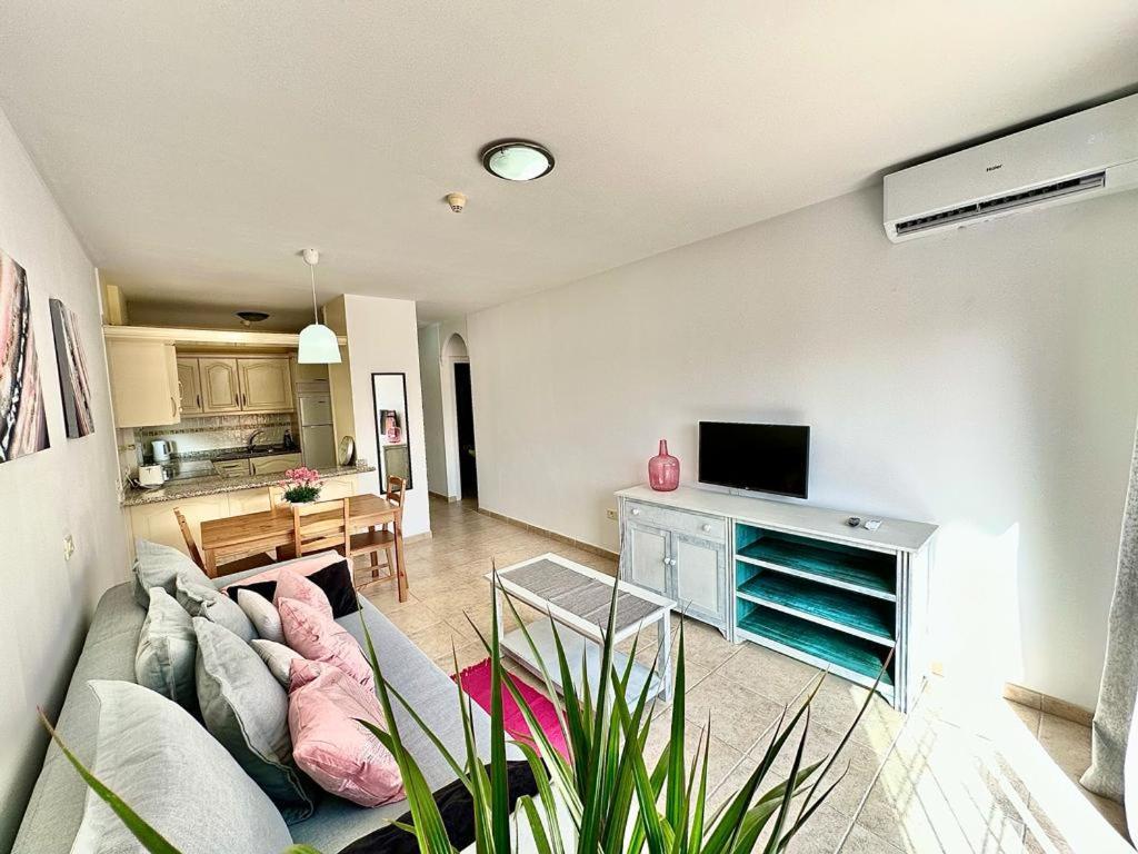 Sunny Apartment & Heated Pool Los Cristianos  Extérieur photo