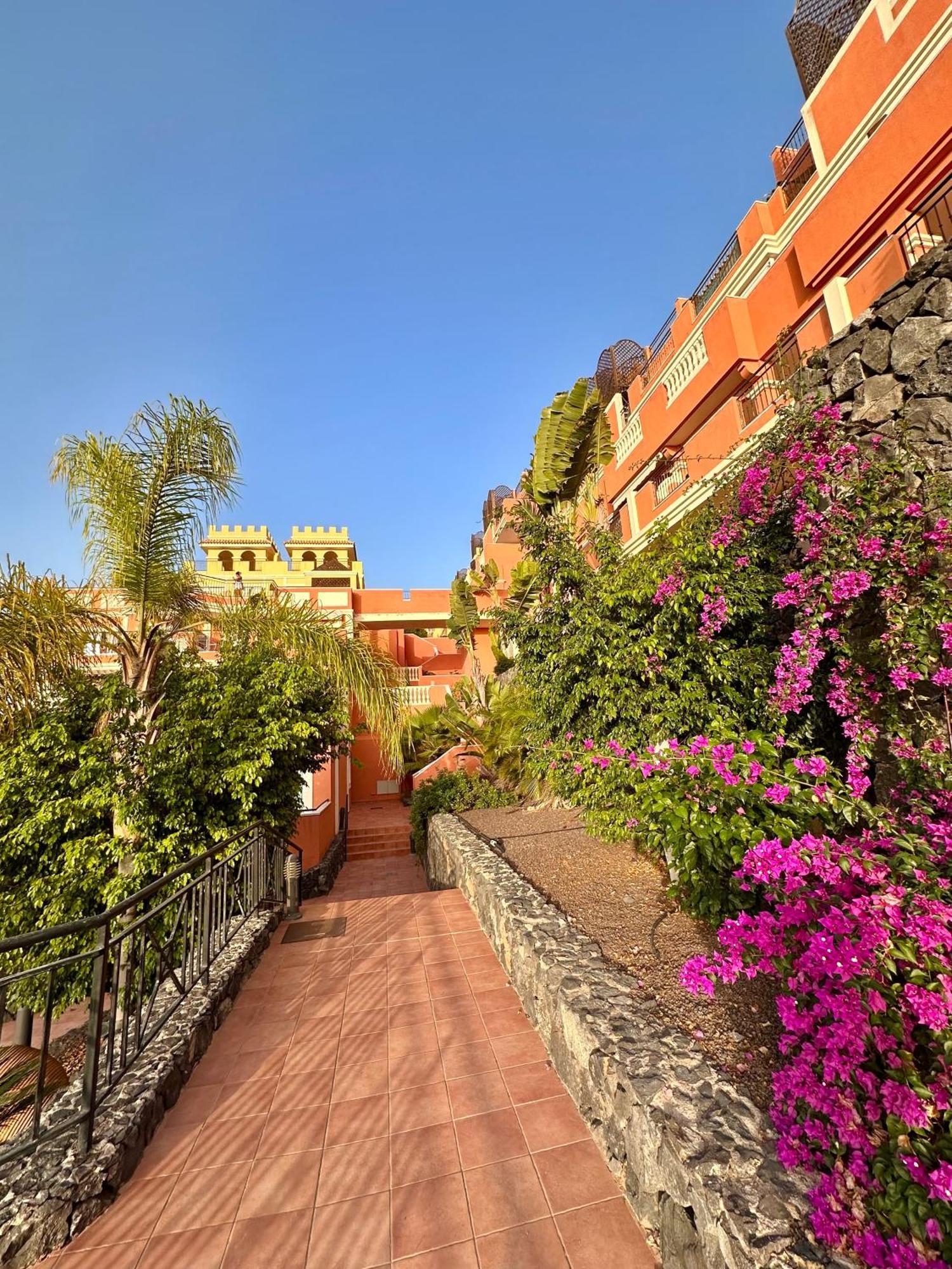 Sunny Apartment & Heated Pool Los Cristianos  Extérieur photo